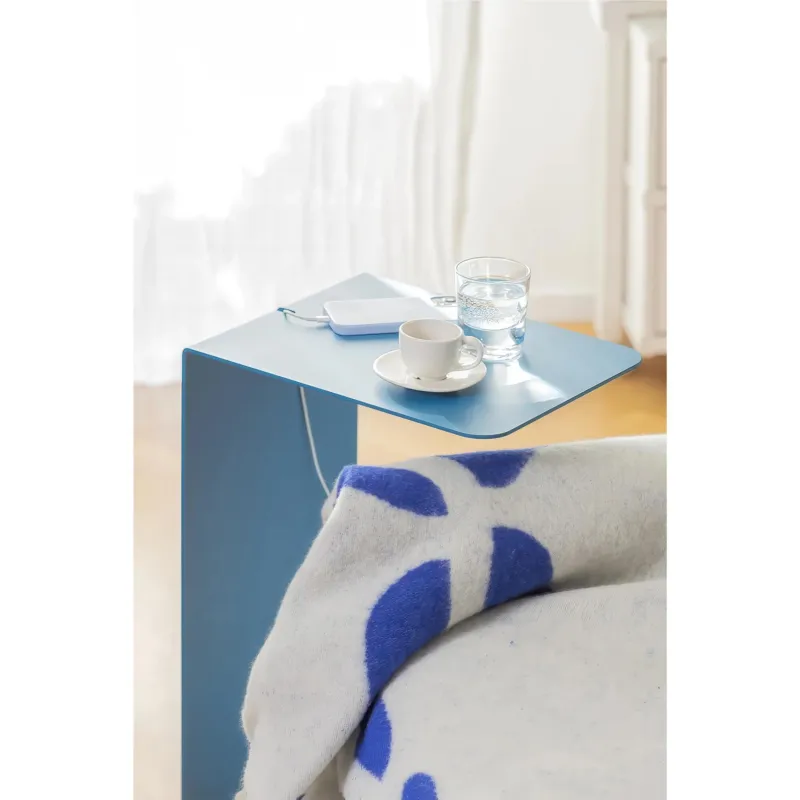 Sidetable in metallo DOUBLE 60, Dimensioni 30x38xh 60 cm - Peso 3,5 kg che può essere utilizzato sia come tavolino di servizio lato divano sia come semplice comodino Blu Lago D-segno Home Office Spedito Oggi