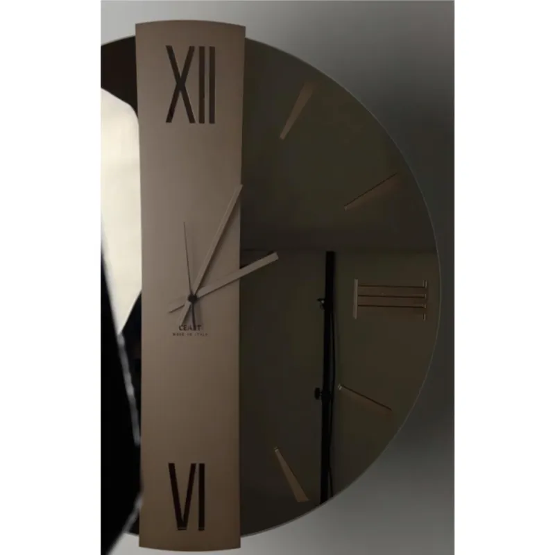 A Buon Prezzo Orologio Da Muro 45 cm Struttura, è uno specchio Ramato Diametro 45 cm lancette in metallo numeri colore BRONZO-CORTEN a rilievo , l‘orologio specchio Ceart