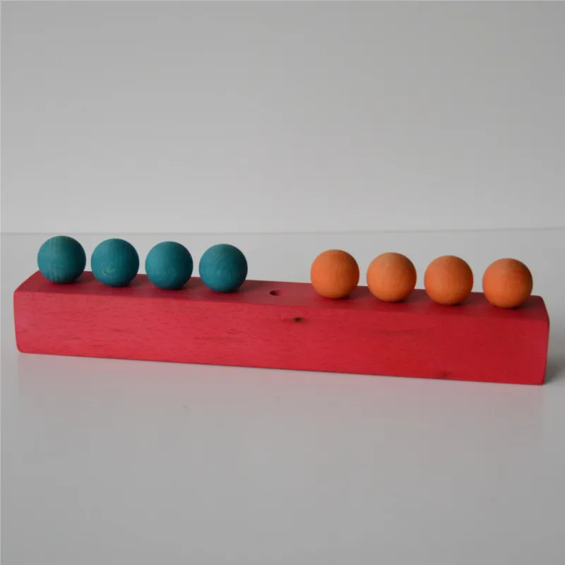 Salto della rana Scopo del gioco è quello di invertire la posizione delle palline di diverso colore, 27x3,5x h6 cm muovendo una pallina alla volta solo in avanti o saltando solo di una Manzoni Pietro Solo Oggi