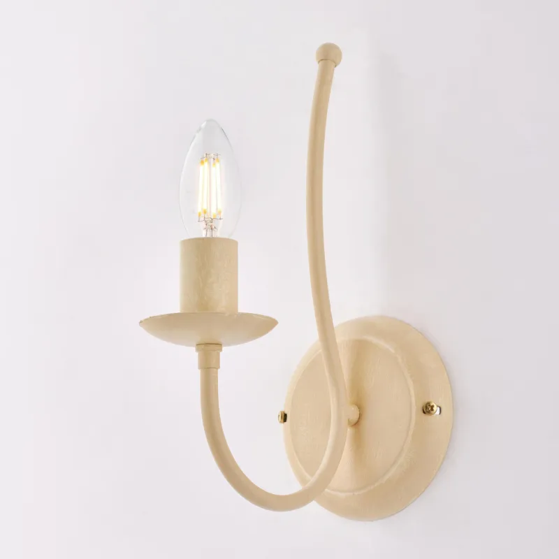Esclusivo Applique Botte in ferro laccato avorio con decorazione decapè 1 luce , altezza 31 Cm, larghezza 21 Cm Be Light
