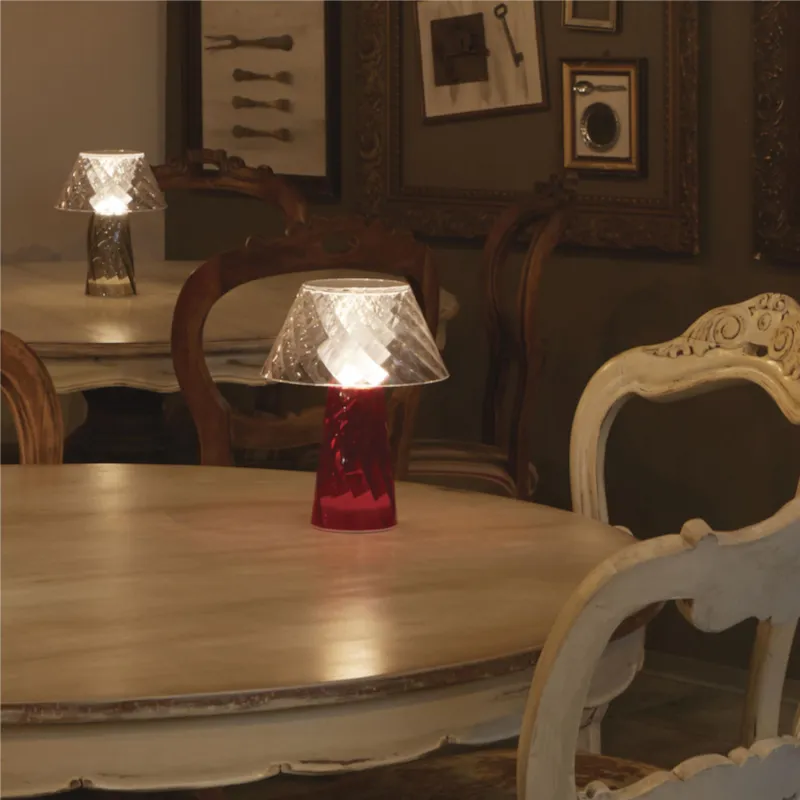 Lampada da Tavolo senza filo con batterie ricaricabili Autonomia 9 ore Abat-Jour in metacrilalto TATA 20x20x25h cm Rosso Trasparente Emporium Spedizione Espresso