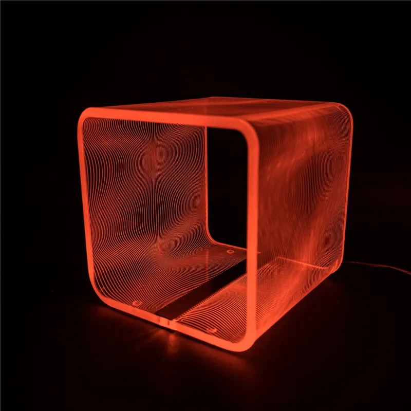 Lampada da tavolo LED MEDIUM RGB 22,5x22,5xh22,5 cm 5 W -6.000 K in Cristallo acrilico inciso onde Flots Vesta Subito Disponibile