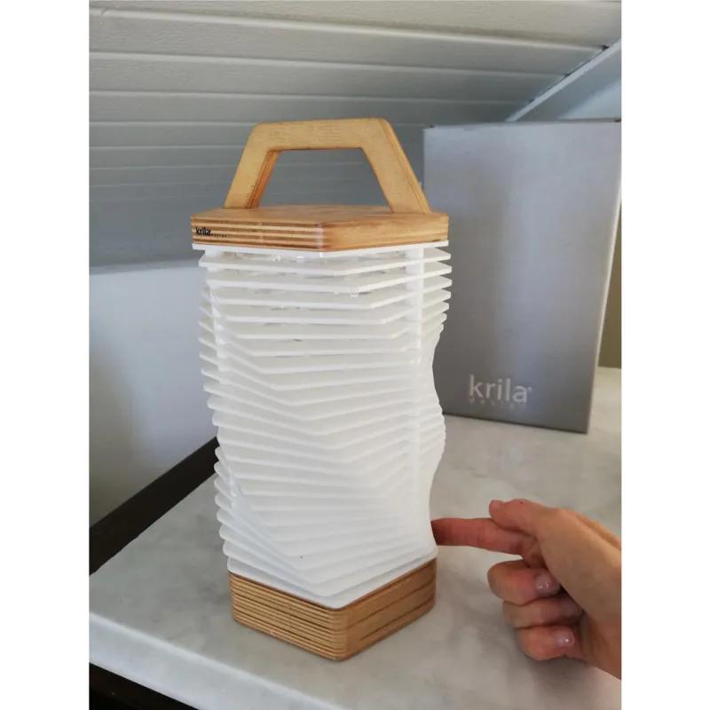 Lampada da tavolo ricaricabile a Batteria e portatile indoor outdoor, MEME , Dimensioni 14xh26 cm autonomia 5 ore fino a 15 ore kriladesign Ultime Pezzi