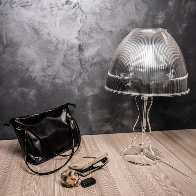 Esclusivo Lampada da Tavolo lady big trasparente incolore, dimensioni 42x42xH60 cm, peso 3,68 kg, spessore 10 mm Vesta