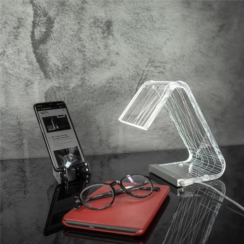 Abat-Jour Lampada da tavolo in cristallo acrilico tagliato al laser C-LED PINS 11x17xh19 cm - 1,9 W-24 V struttura in Plexi Vesta Nuova Collezione
