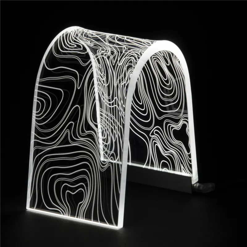Lampada da tavolo small ARC da tavolo Led C 15,5x10,5xh17 cm 24 Volt 2 W 18W/Mt- 6.000 K in plexiglas inciso acrilico trasparente Vesta Economico
