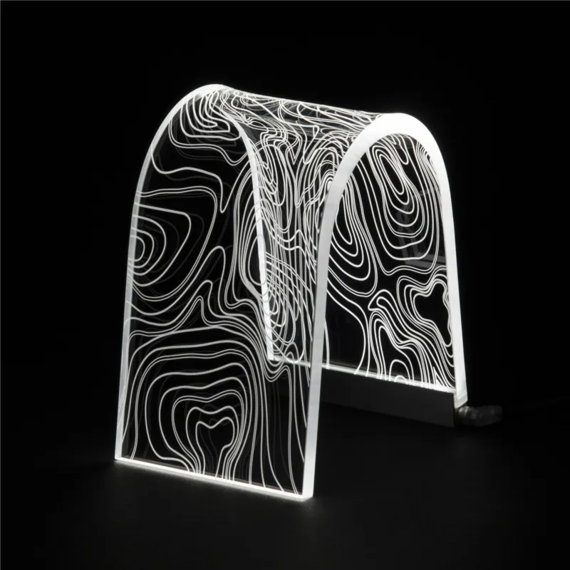 Lampada da tavolo BIG ARC da tavolo Led C 19,5x13,5xh28 cm 24 Volt 2,5 W 18W/Mt- 6.000 K in plexiglas inciso acrilico trasparente Vesta Sconto
