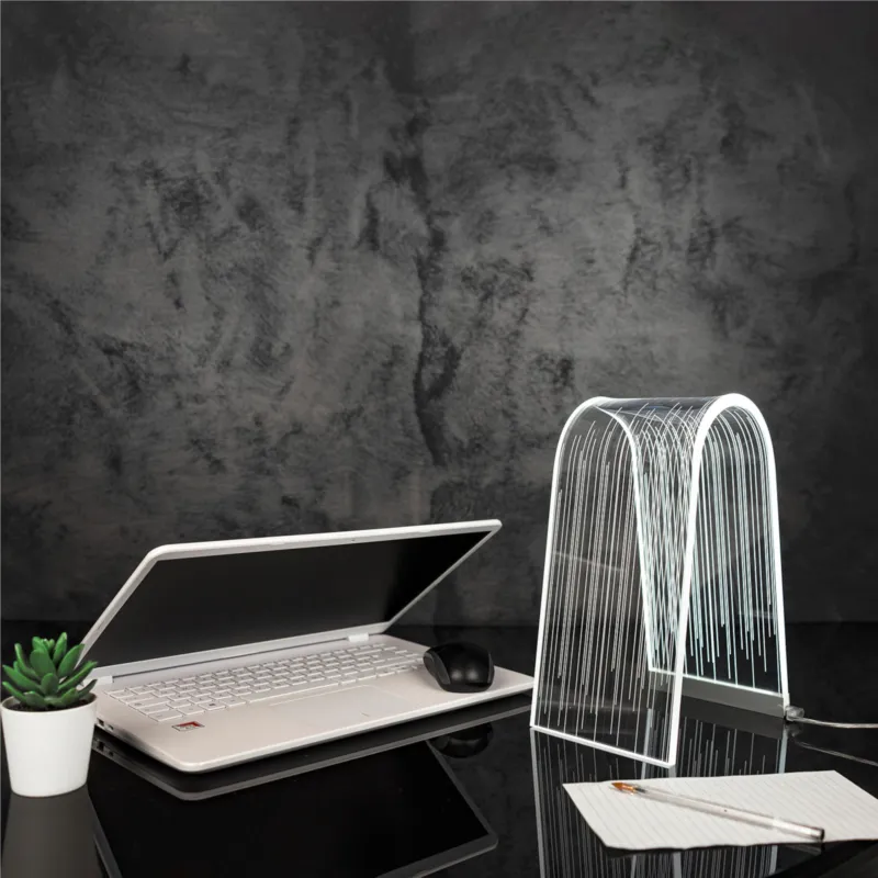 A Buon Prezzo Lampada da tavolo BIG ARC da tavolo Led C 19,5x13,5xh28 cm 24 Volt 2,5 W 18W/Mt- 6.000 K in plexiglas inciso acrilico trasparente alla base luce calda Vesta