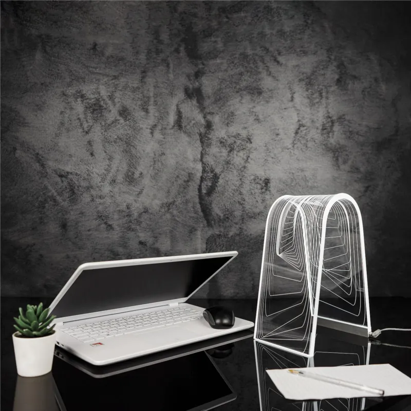 Lampada da tavolo BIG ARC da tavolo Led C 19,5x13,5xh28 cm 24 Volt 2,5 W 18W/Mt- 6.000 K in plexiglas inciso acrilico trasparente LAMP SQUARE Vesta Prezzo Ridotto