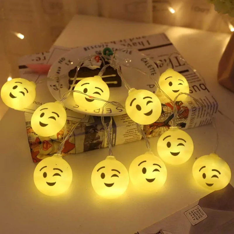 Catena Luminosa Emoji 10 LED Emoticon Occhiolino Lunghezza 120cm a Batteria Pagamento Sicuro