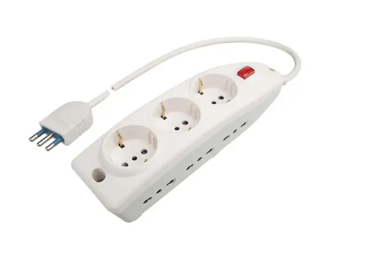 Poly Pool PP0545 prolunghe e multiple 1,5 m 6 presa(e) AC Interno Bianco Soddisfatti O Rimborsati