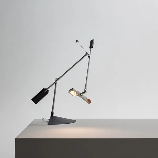 Promozione Esclusiva Halley lampada da tavolo di design